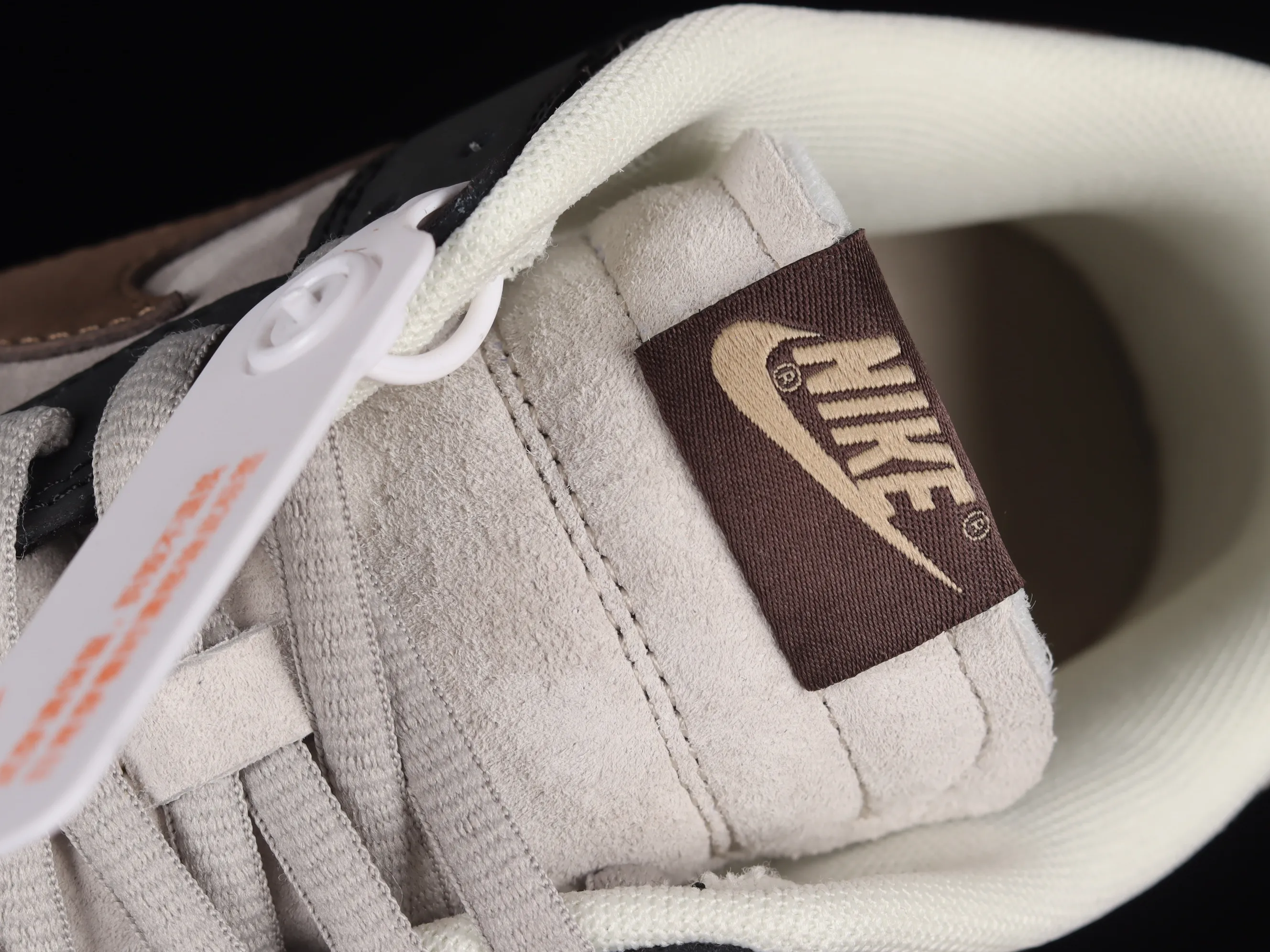 All Categories Nk SB Dunk Series Nk SB Dunk Low Low-top sneakers Otomo Katsuhiro x Nk SB Dunk Low "Steamboy OST" Otomo Katsuhiro co-branded SB low-top sports and leisure sneakers LF0039-003